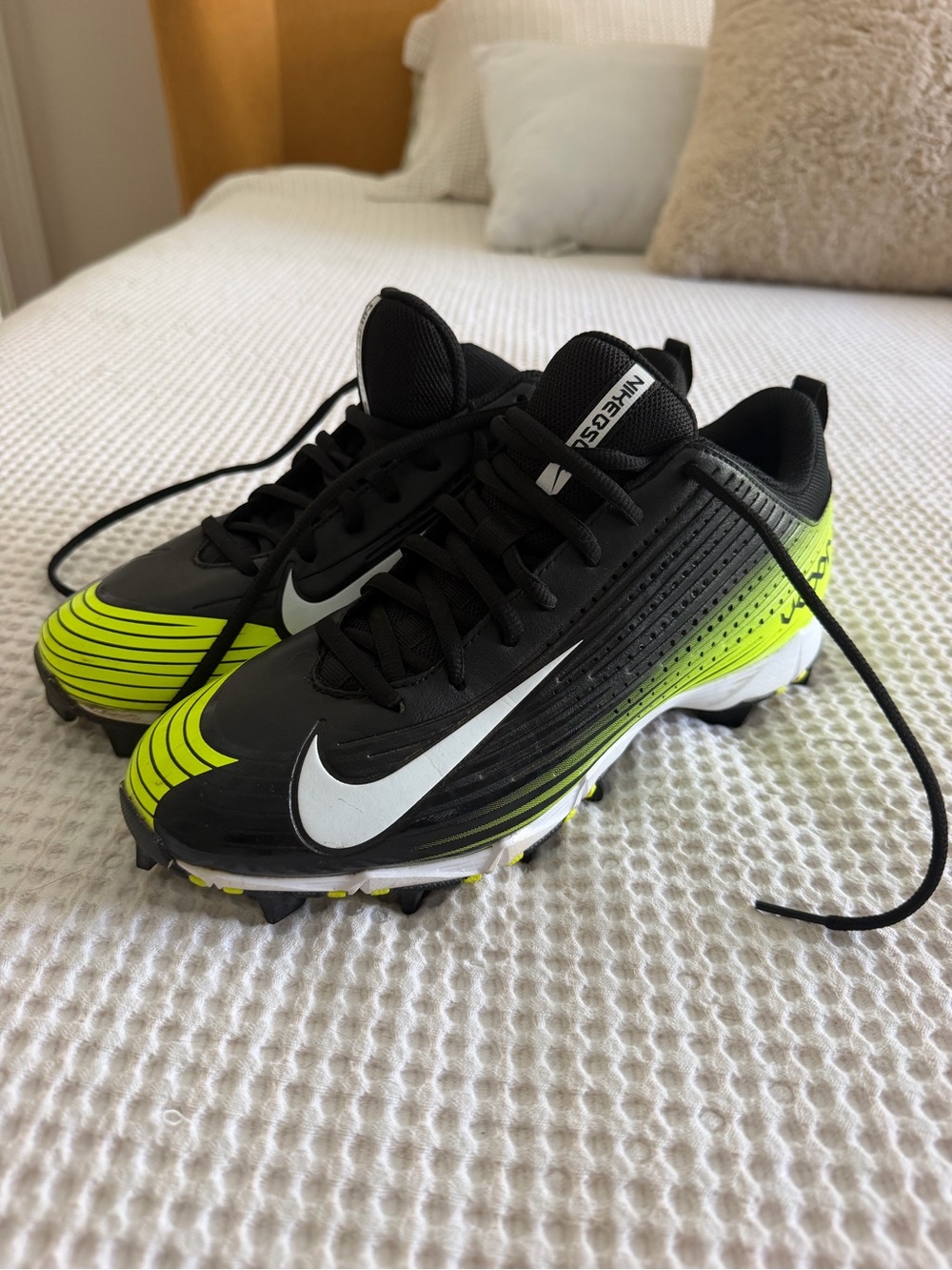 Nike Men’s Vapor Black & Neon Yellow Baseball Cleats - Like New Condition.